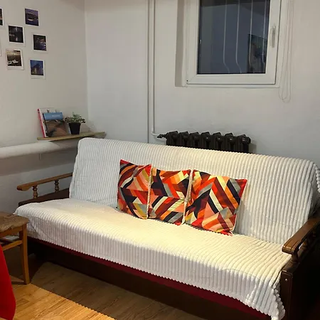 Travel House 招待所 *